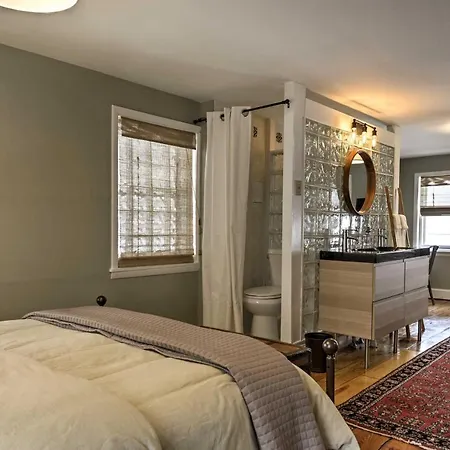 Trinity Home In Center City With Free Parking!-2