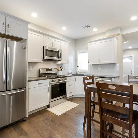 Luxury Rooms Near Temple U, Drexel, Upenn, And The Met-3