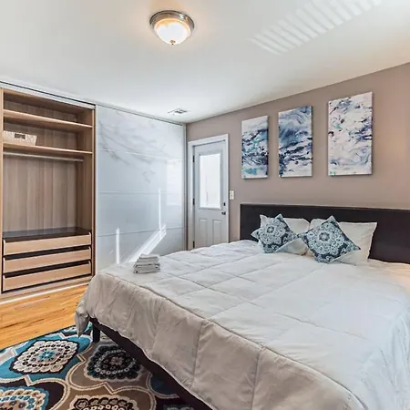 Fire Pit -Roof Deck- Parking -Penn-Chop-Sleeps 7-3